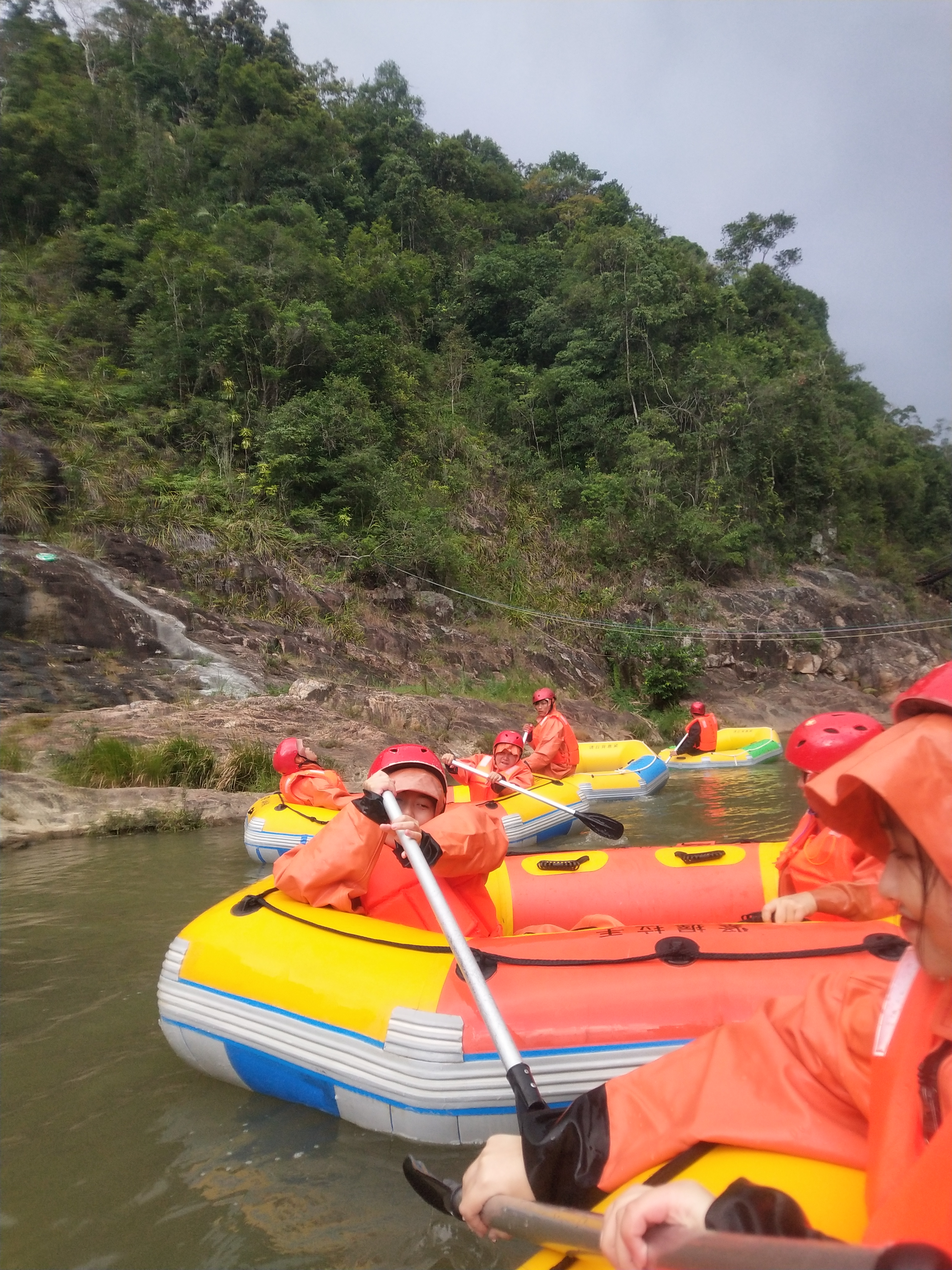 五指山红峡谷漂流一日游,五指山红峡谷漂流后还可以去哪玩