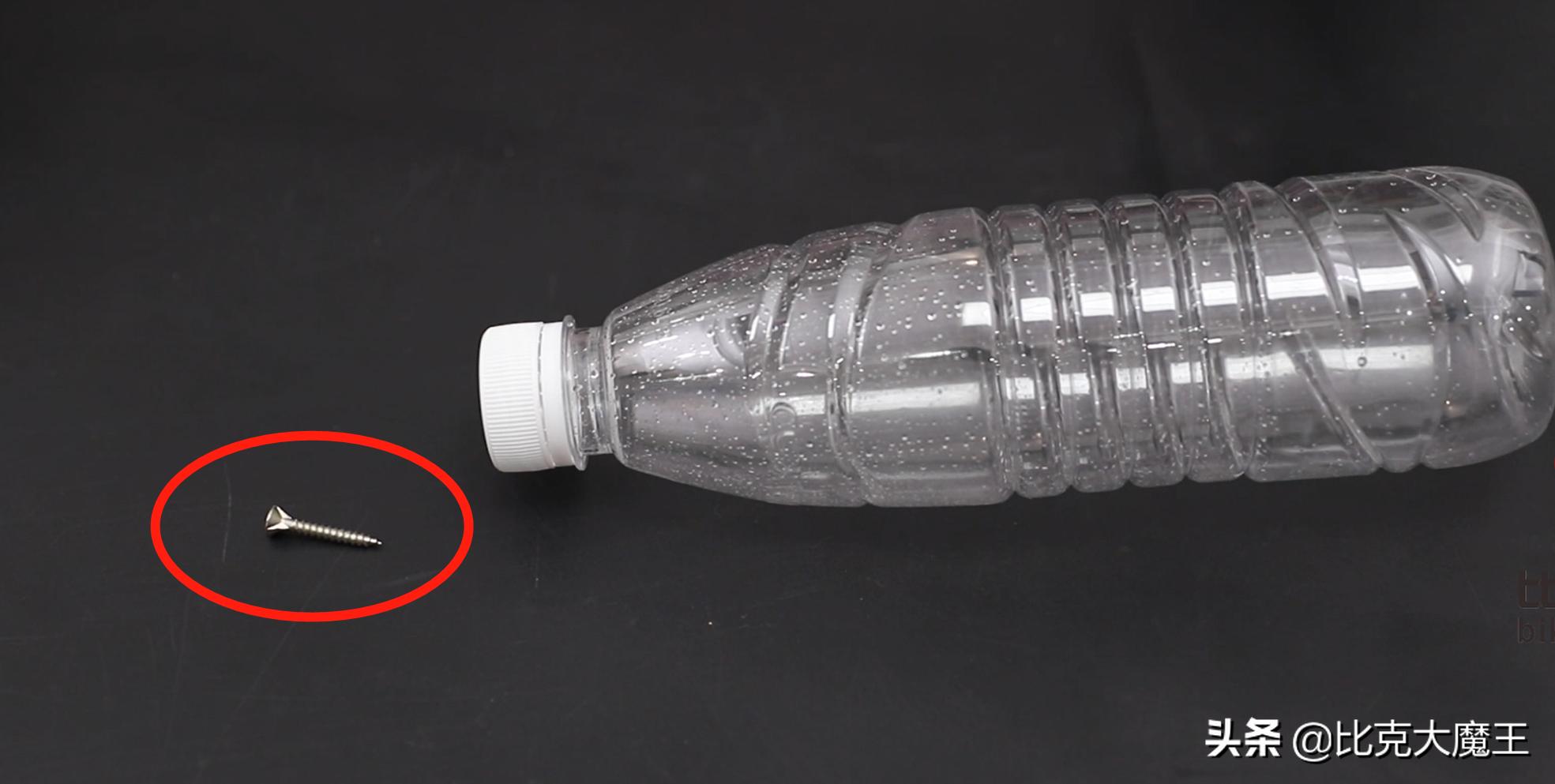 如何用塑料瓶做自动浇花神器,用塑料瓶做自动浇花器