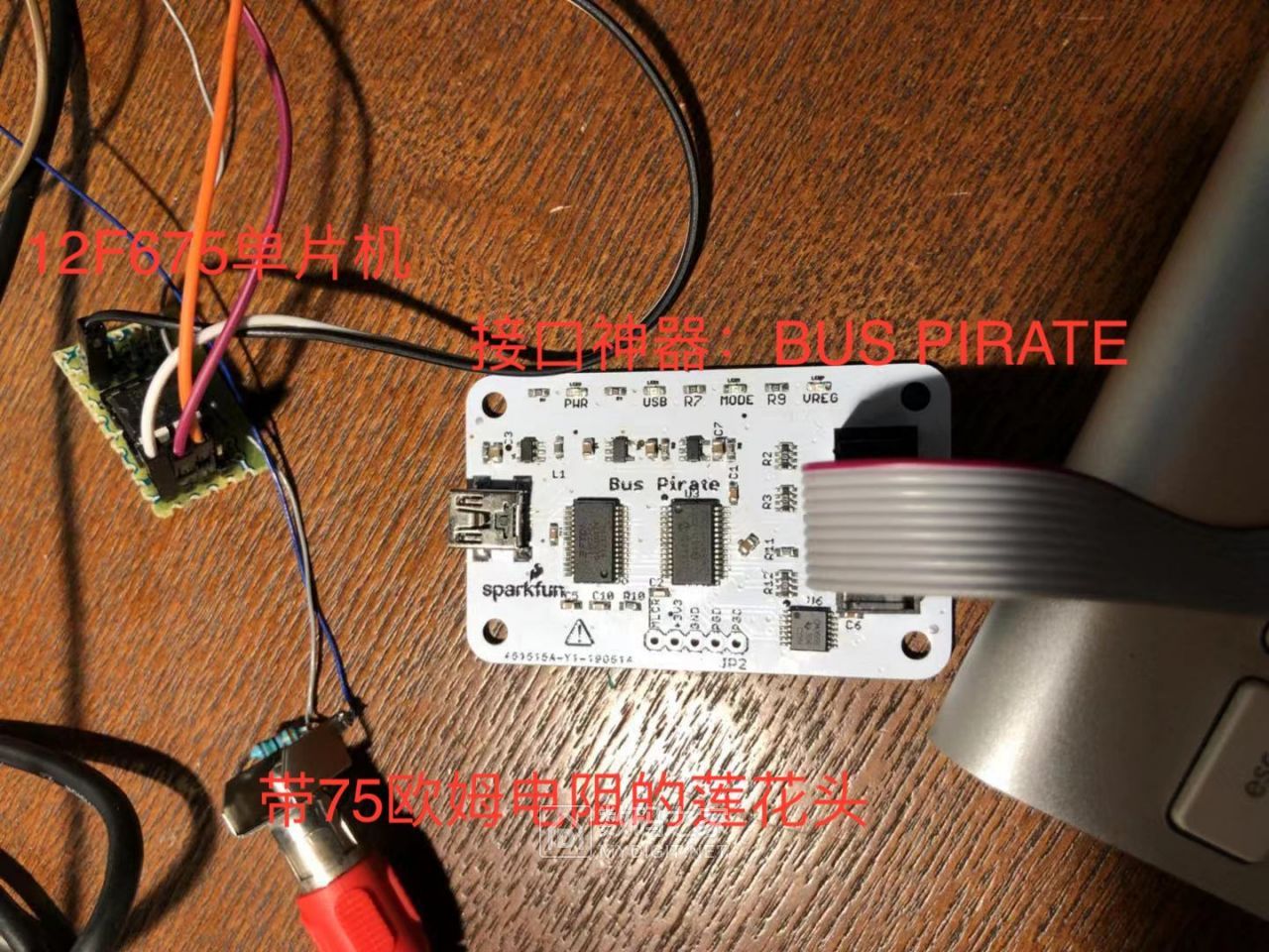 高能炫技爱折腾！奥迪Q5车机加装AV视频输入可玩游戏“坦克大战”