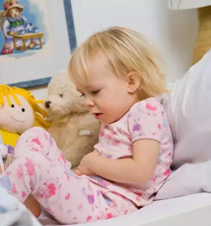 宝宝反复呕吐便便干,宝宝轻微呕吐腹泻可以自愈吗