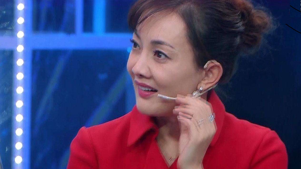 牛莉春晚红色大衣,牛莉春晚大衣图片