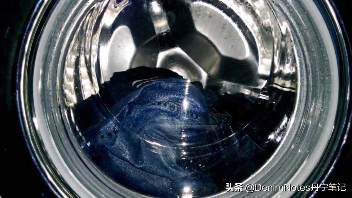 牛仔裤怎么护理不容易褪色,怎样洗才能让牛仔裤不失弹性
