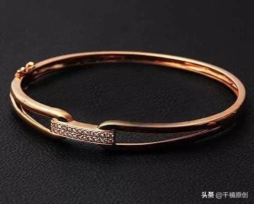 女人佩戴什么样的手镯最养人,女人一生最幸福的玉镯