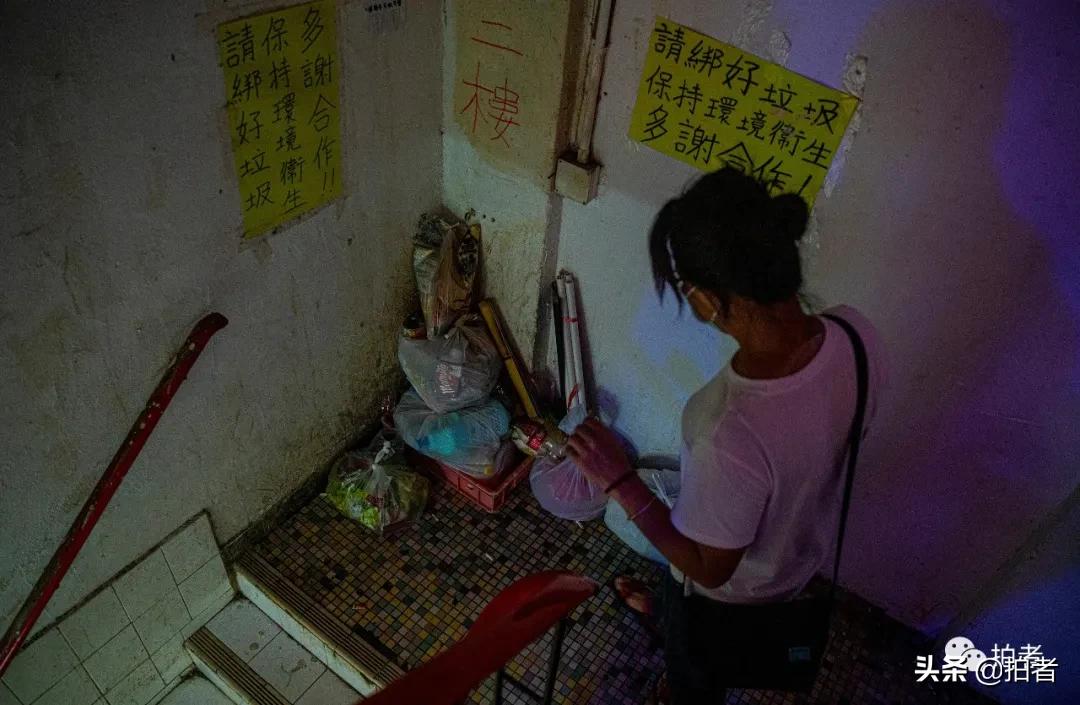 香港劏房妈妈生3个女儿,香港住劏房的妈妈