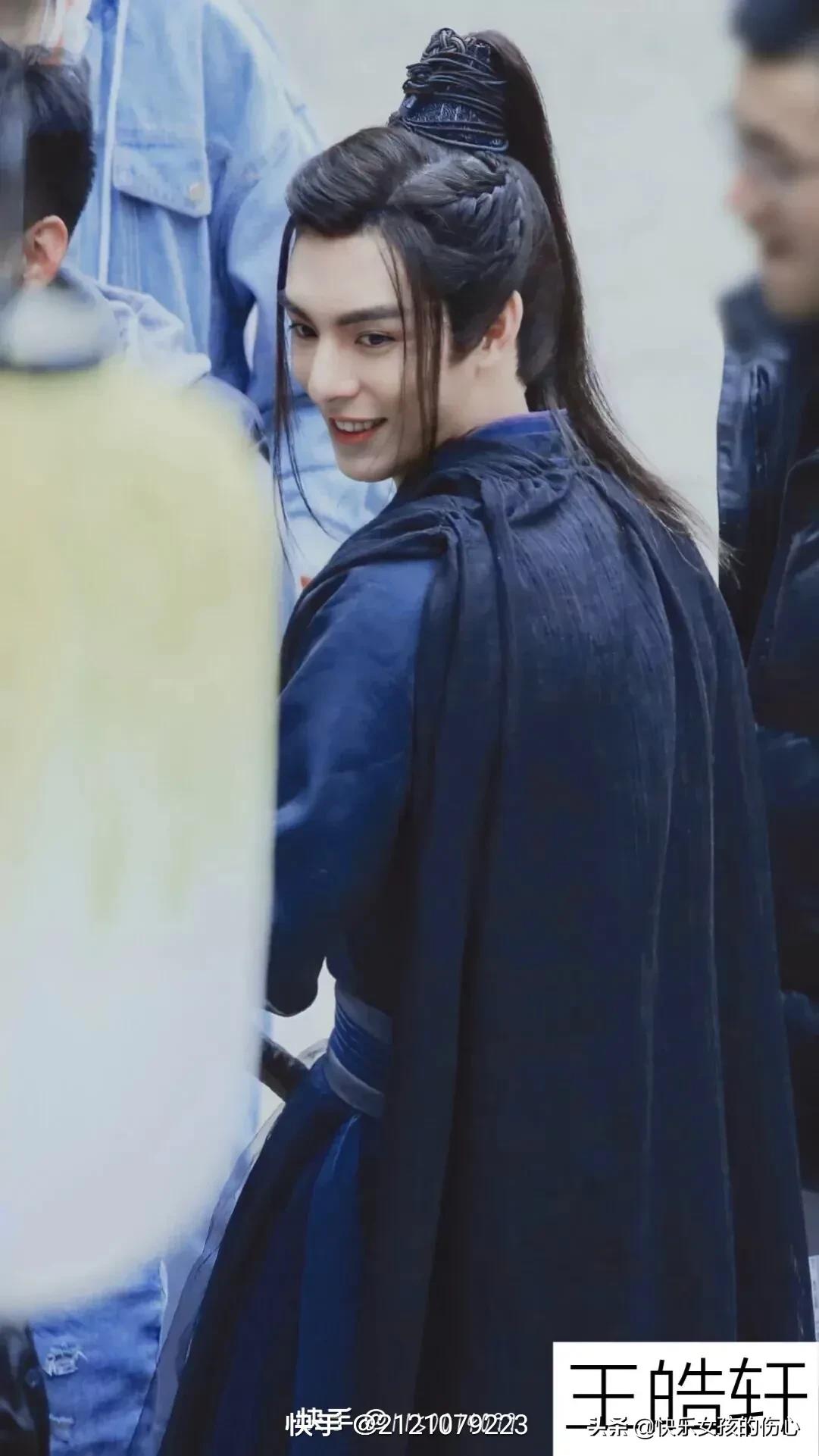 形容古代开朗帅气男子外貌的句子,描写古代男子温润儒雅气质的句子