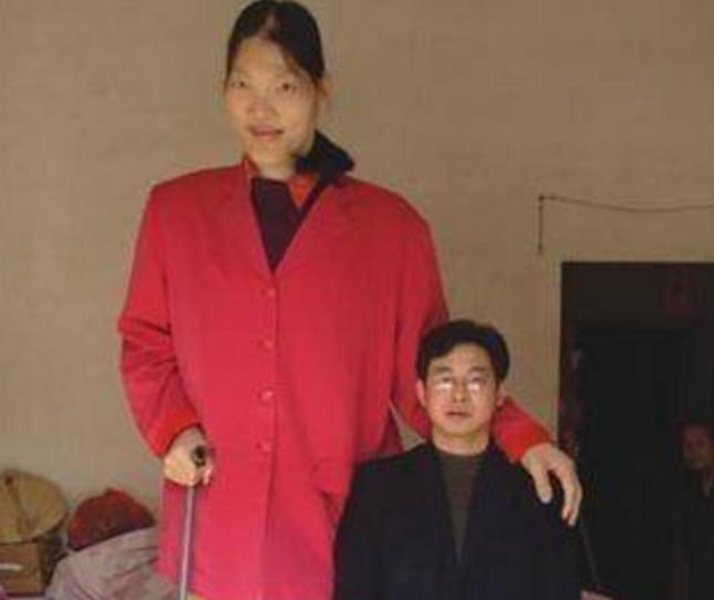 湖南14岁篮球少女,14岁女孩身高2米26加入中国女篮