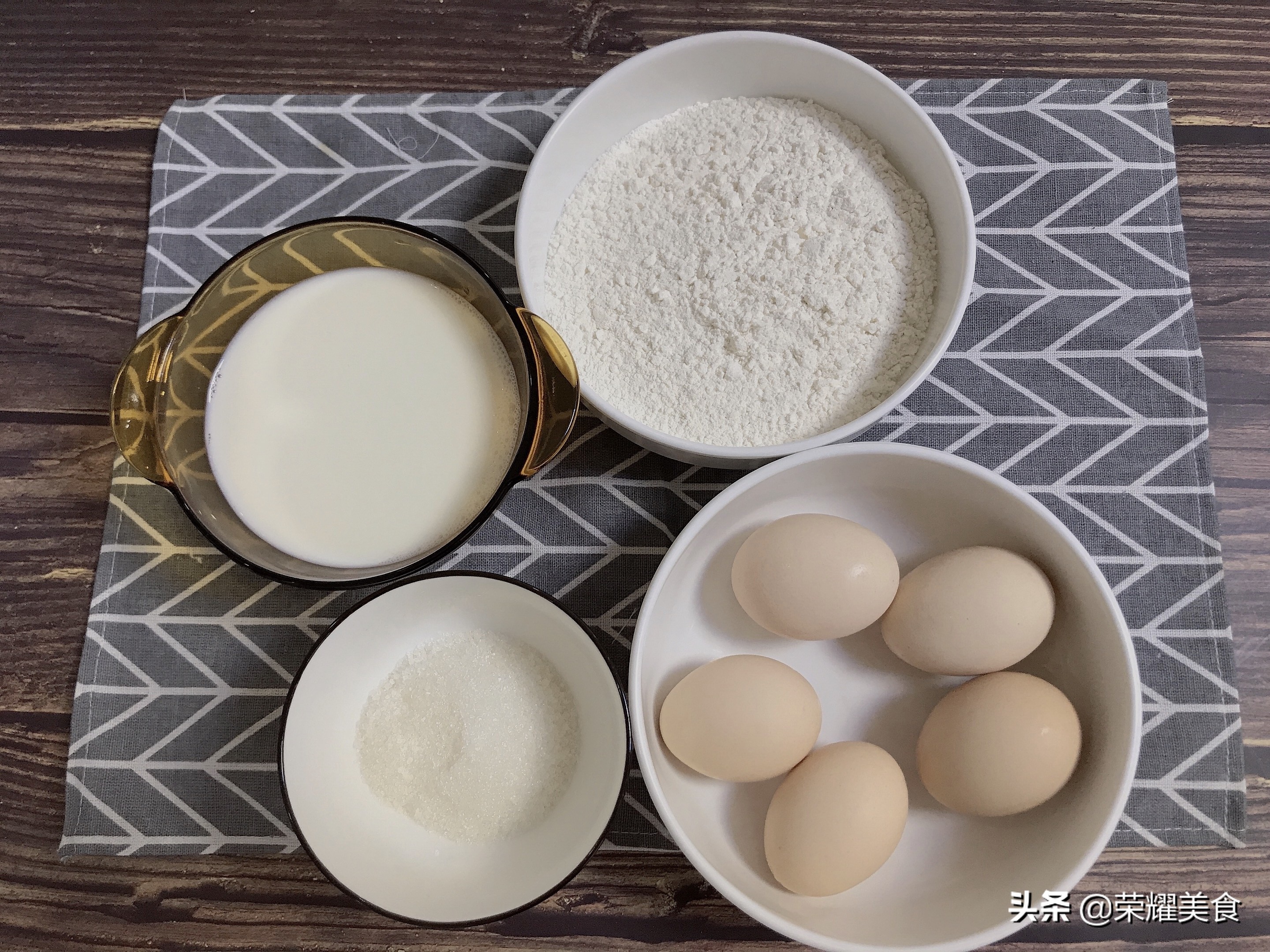 电饭煲做蛋糕简单好吃不用搅拌机,教你用电饭煲做蛋糕方法一学就会