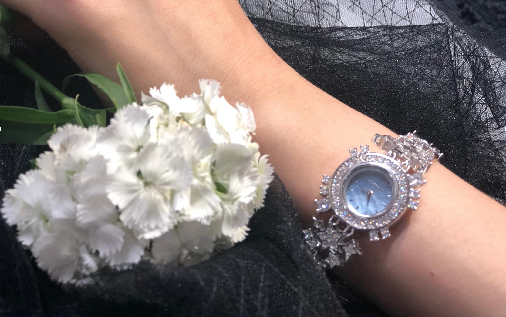 社交场合手镯的佩戴,社交场合怎么戴珠宝