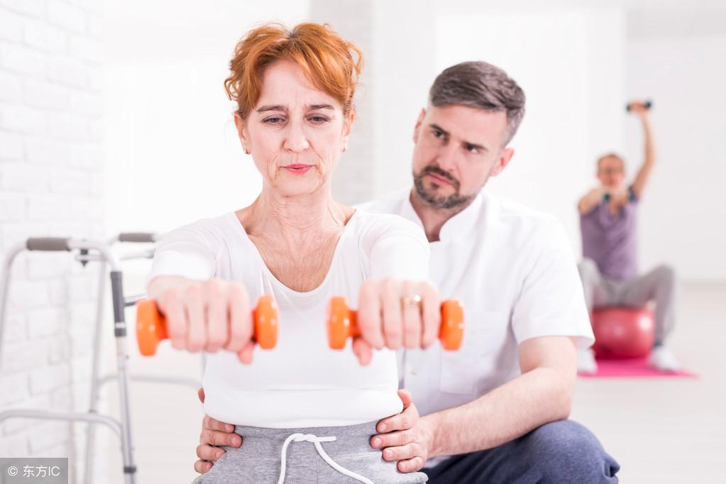 脑出血患者怎么锻炼可预防足内翻、足下垂呢