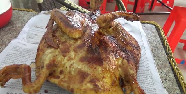 男子野外捉了只5斤的野鸭,这样做着吃,比北京烤鸭还要好吃