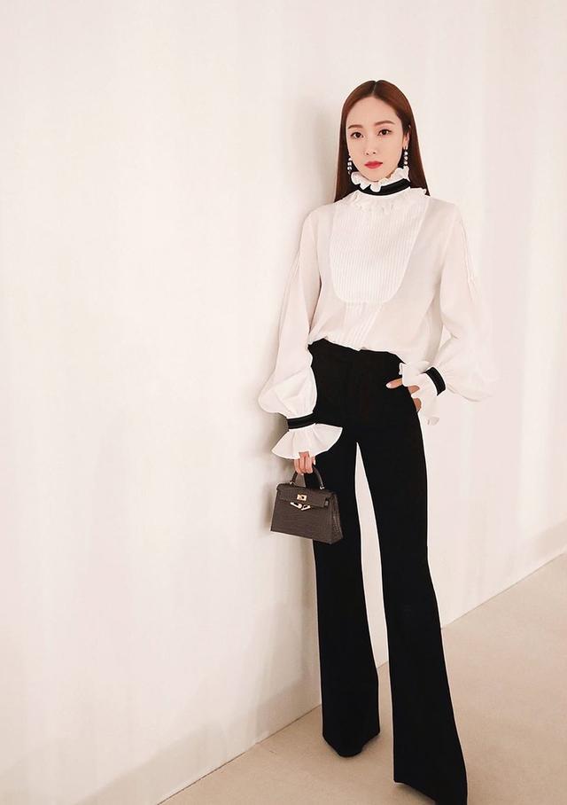 郑秀妍穿丝绸露背裙晒随拍,郑秀妍秀场粉色长裙造型