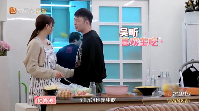 杜海涛沈梦辰吃蚕蛹,杜海涛沈梦辰吃油炸蚕蛹