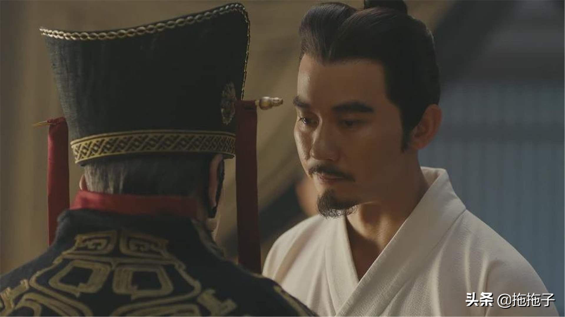 曹操到底是个怎样的人作文,三国中曹操是个什么样的人