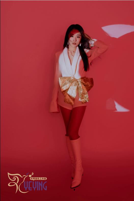 听见好音乐，带你了解歌手叶莺，她是一位可甜可A的Live型小姐姐