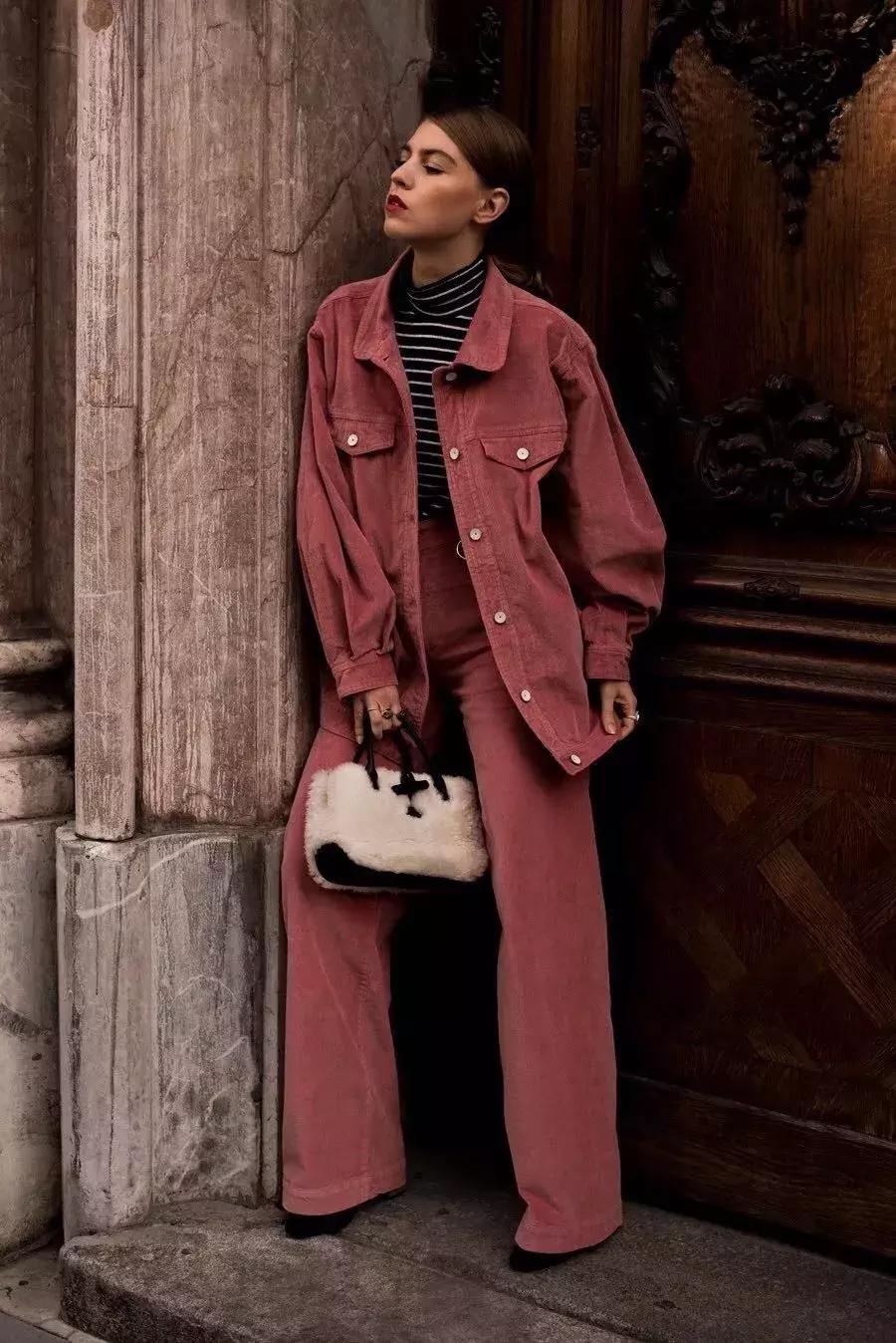 秋天穿温暖的衣服,秋冬复古灯芯绒搭配