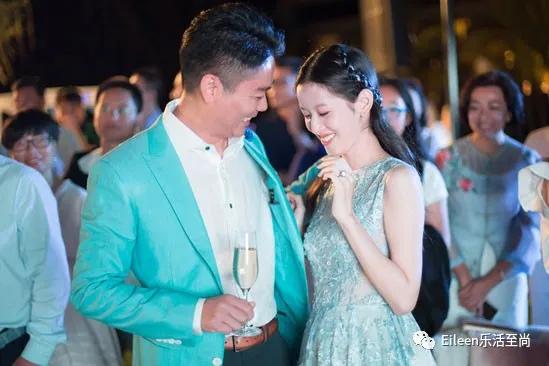 合影被裁？奶茶妹妹的千亿名媛晋级路还有多长？