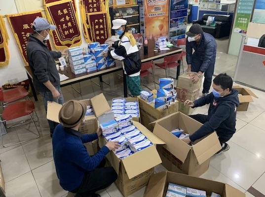 深晚报道|“最美代购”!深圳导游领队海外带回25万个口罩支援战“疫”