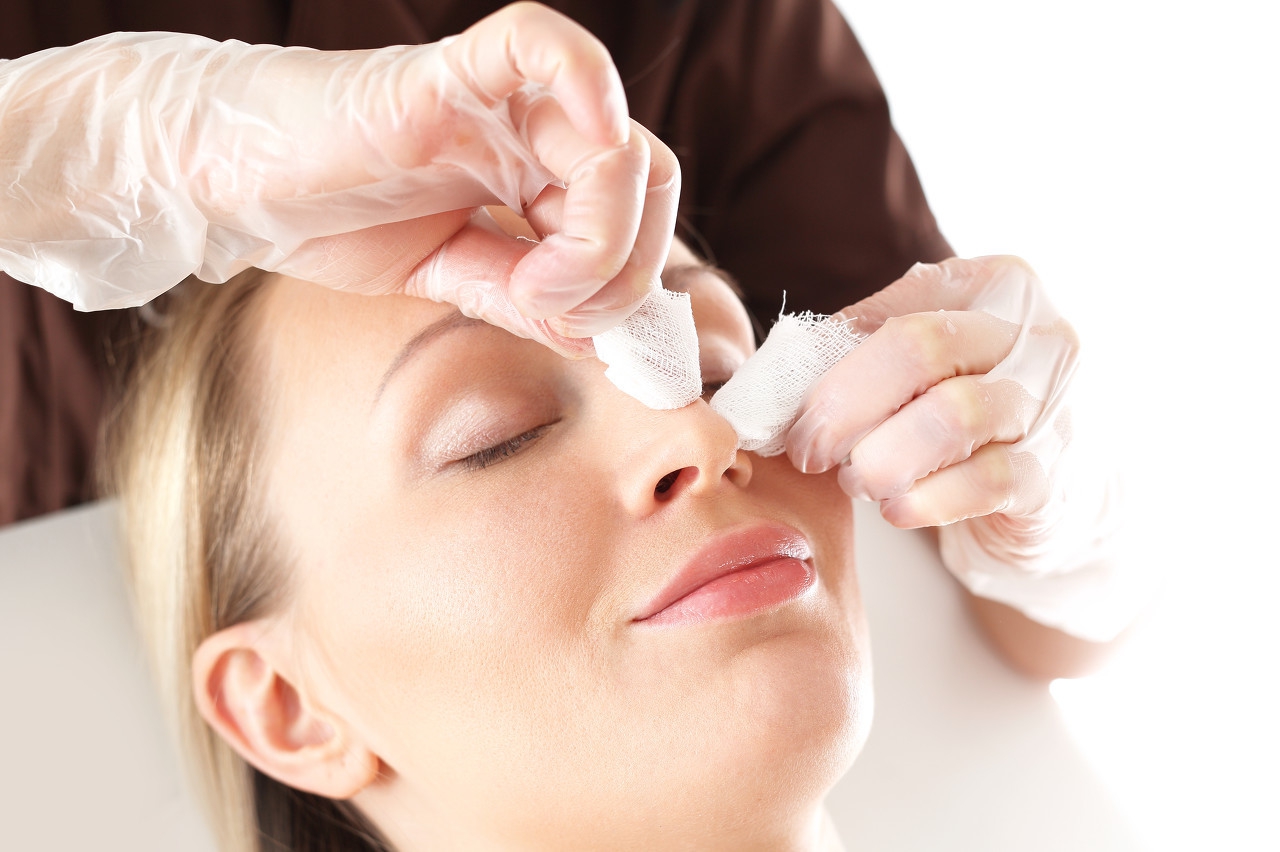 怎么防止脸上长黑头的方法有哪些,脸上长大黑头的原因和解决方法