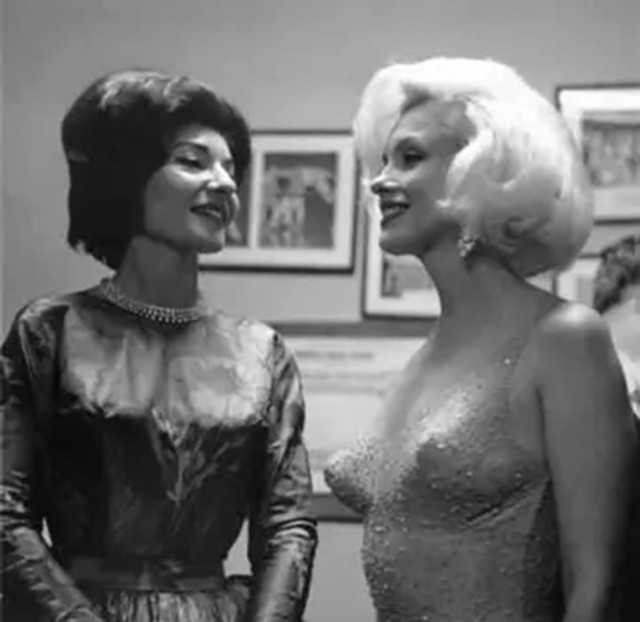 日本医生解剖梦露尸体,声称:心脏和肝脏都没有异常,非常干净