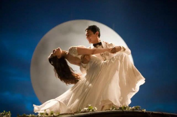 豆瓣上8分的喜剧片有哪些,近五年豆瓣评分高的华语喜剧片