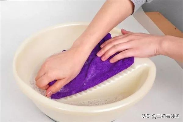 毛巾用久了发黑怎么洗白,毛巾用久了变紫怎么洗