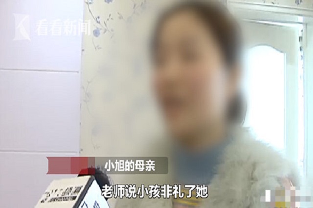 “摸了你好好说，凭什么动手”？7岁儿子非礼女老师，妈妈很不满