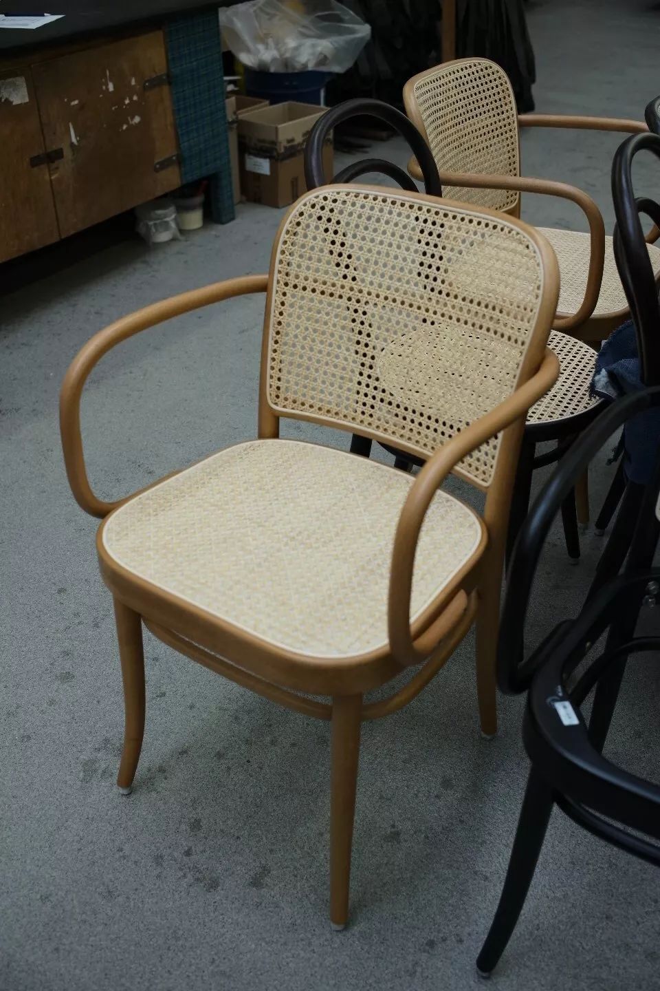 探访TON工厂看经典椅子背后的故事|疯狂24h我们去捷克干了啥?