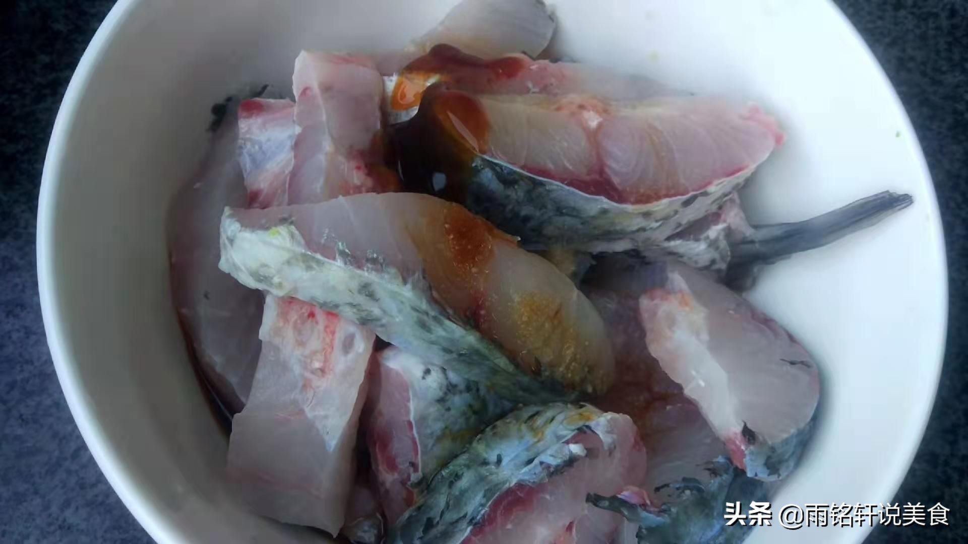 一斤多点的草鱼怎么烧才好吃,这才是正宗的草鱼做法