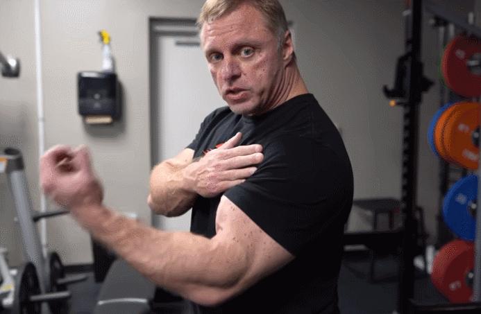 为什么弯举小臂会痛,肱二头肌弯举如何避免小臂借力