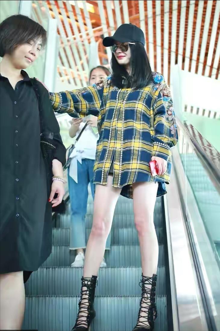 女生膝盖上的淤青是怎么造成的,女生的膝盖上总有淤青是什么原因