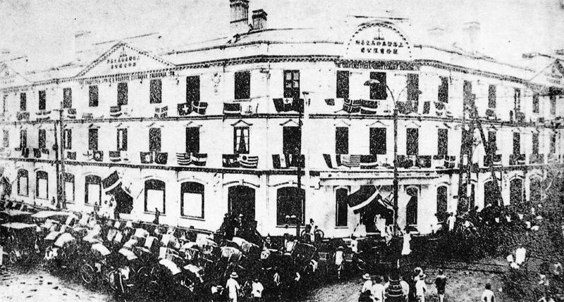 蒋介石上海炒股，一夜间负债累累，全靠此人出面帮忙