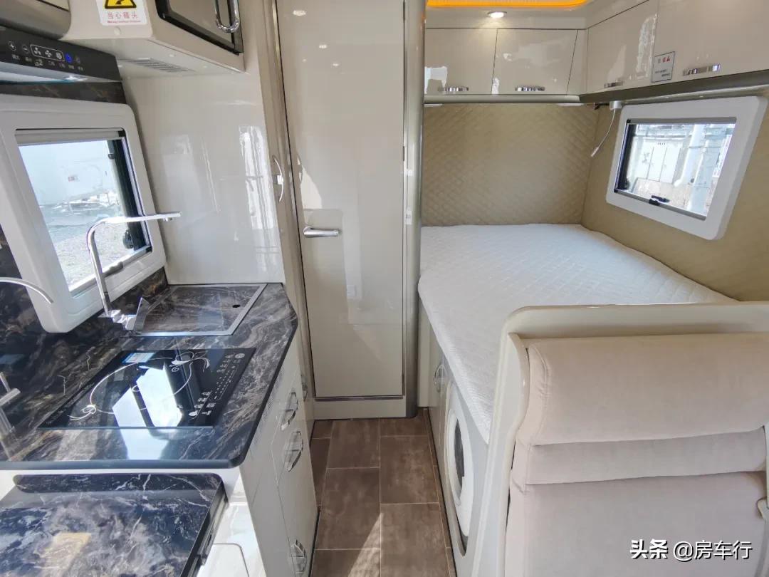 依维柯四驱升顶房车b型房车,依维柯c型房车戈士达房车