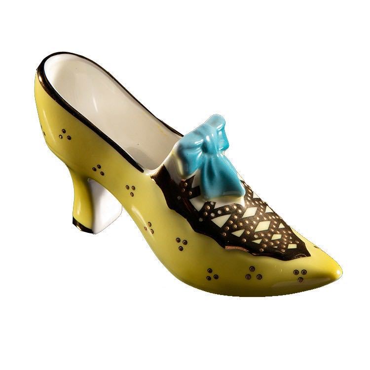 christianlouboutin粉色华伦天奴,christianlouboutin设计过的鞋子