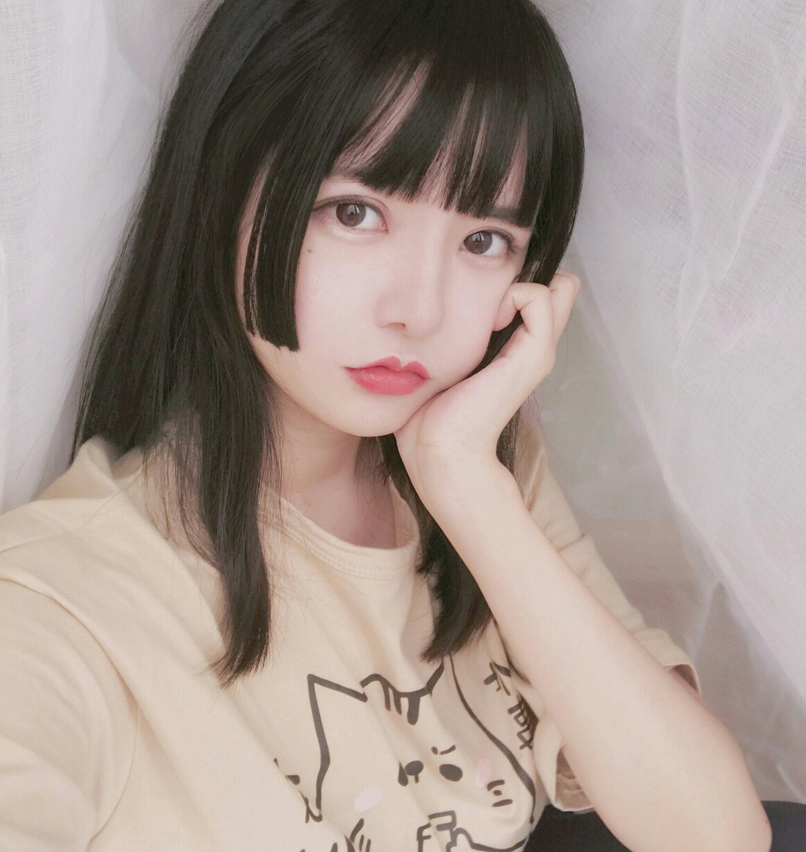 圆脸女生一定要尝试一下这款发型,圆脸女生适合的发型减龄中长发