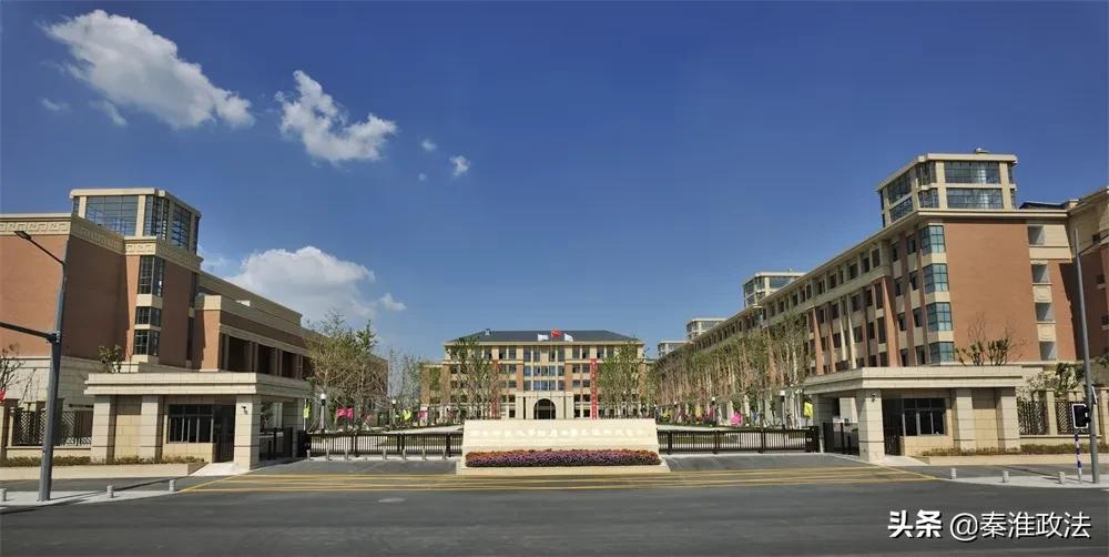 出道即巅峰！秦淮科技高中辩论队市赛夺冠背后