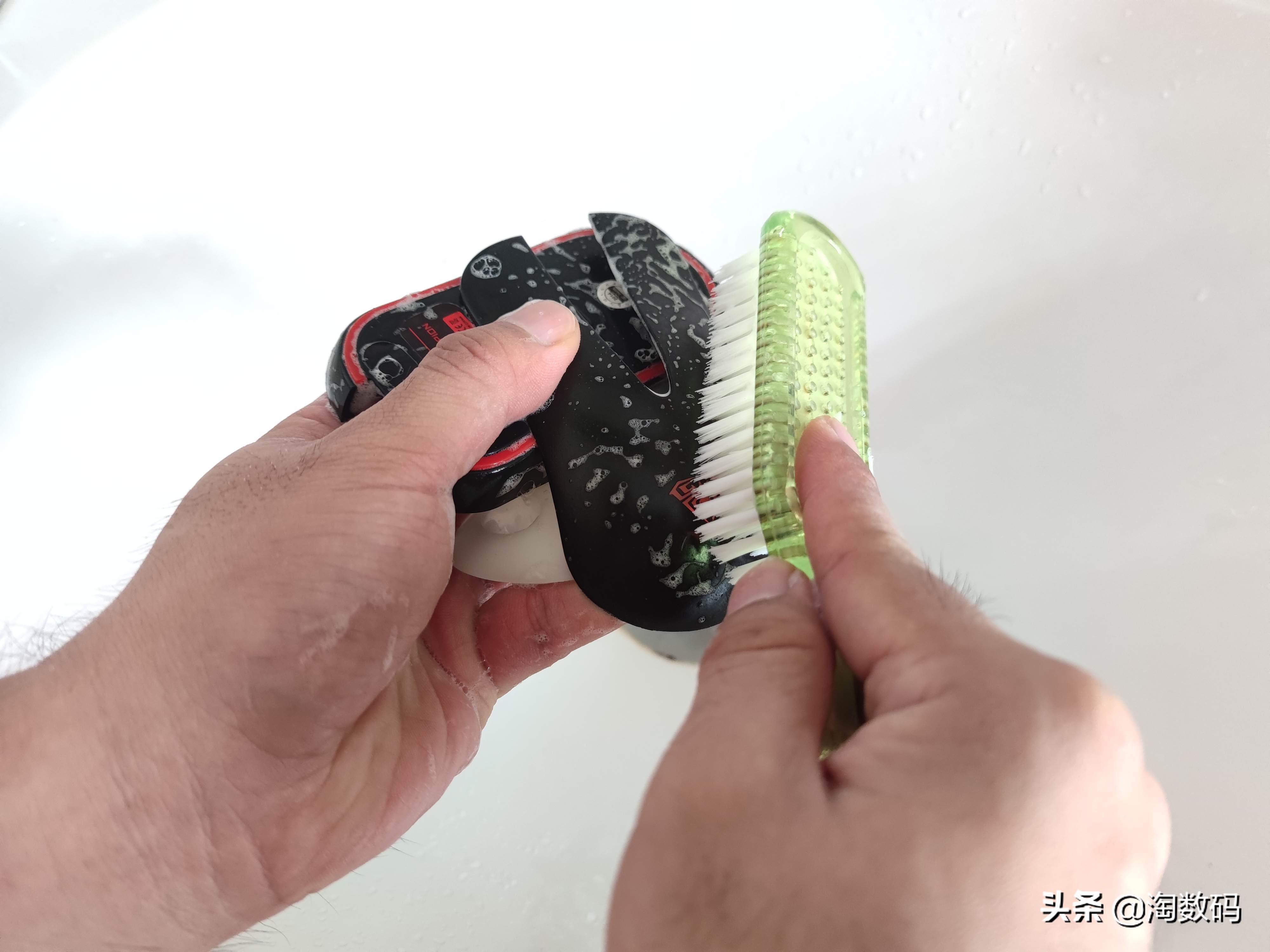 ¥9.9原封库存洋垃圾:AULA暗黑魔羯游戏鼠标开箱+拆解+除胶晒单