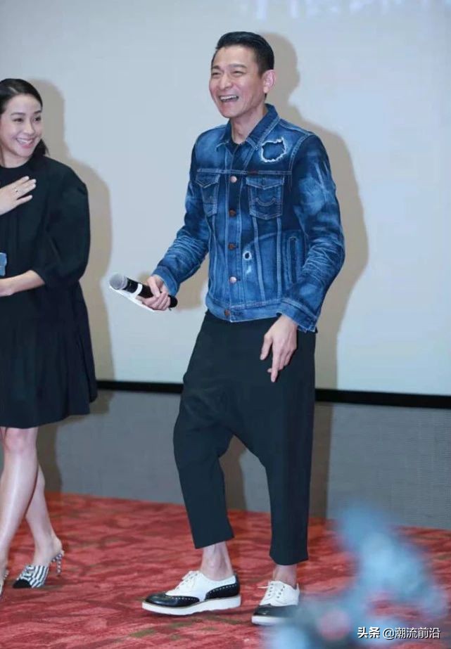 刘德华老了为什么装得很年轻,刘德华年轻时一脸褶子