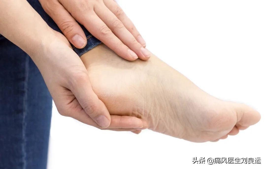 脚痛不知道是不是痛风,脚很痛不知道是痛风还是脚筋痛