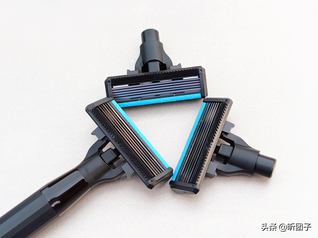 干净丝滑清爽焕醒手动剃须刀体验,焕醒便携式剃须刀