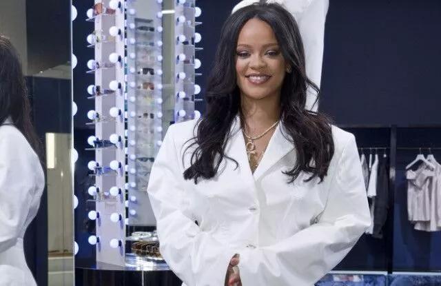 中国4亿千禧一代特别爱买奢侈品和限量版；美国时尚零售一泻千里