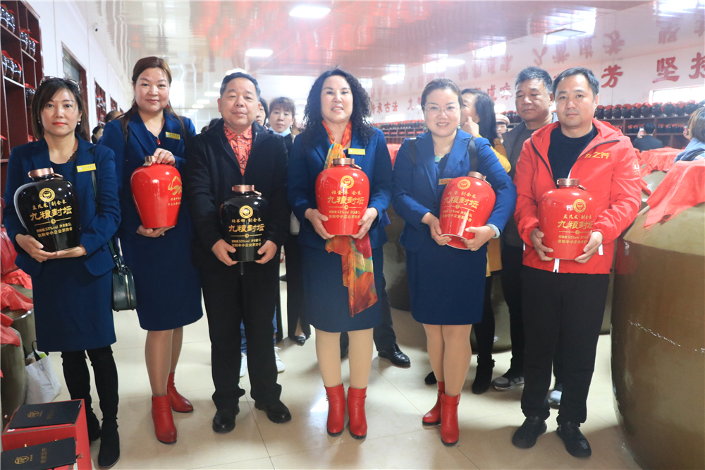 栽下梧桐树引进金凤凰,栽棵梧桐树引来金凤凰