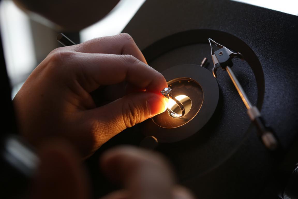 钻石会不会买到假的,有瑕疵的钻石是不是很便宜