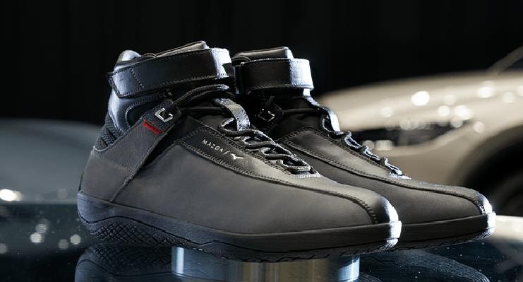 娱车有关：穿着这双马自达美津浓联名款驾驶鞋应该就不会堵车了