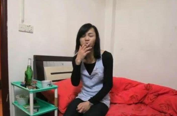 “变性人”李二毛，为爱变“女人”却惨遭抛弃，受尽屈辱悲惨离世