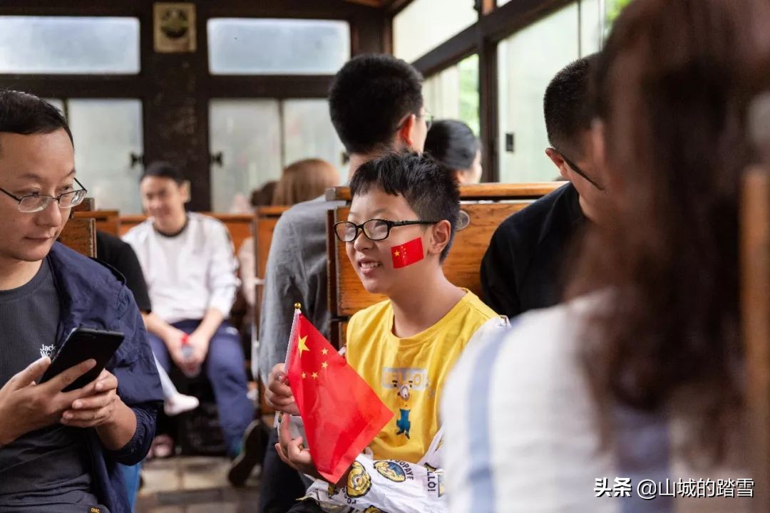 乐山嘉阳小火车值得去吗,嘉阳小火车与乐山大佛相隔多远