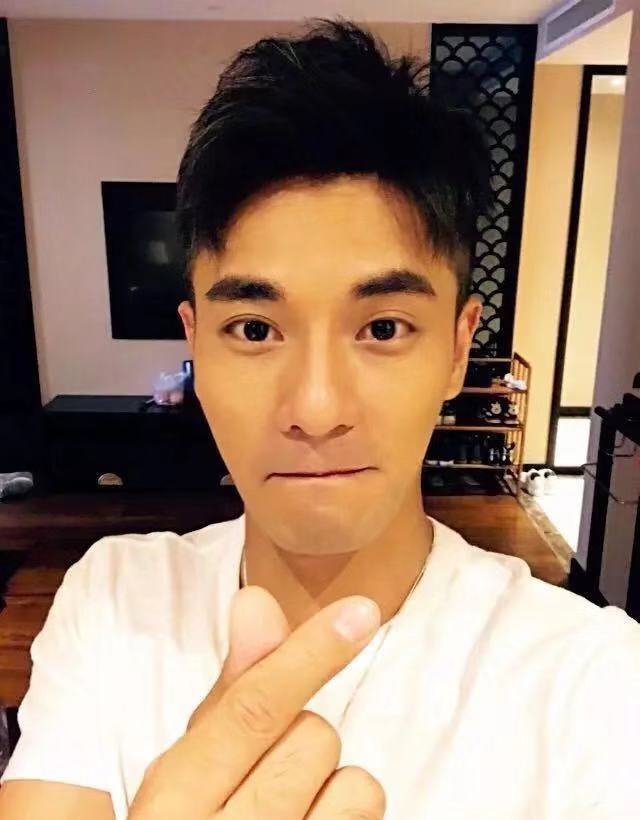 终于不用和别人*绑捆**CP了，吴昕被曝和演员郑凯恋爱，又一起姐弟恋