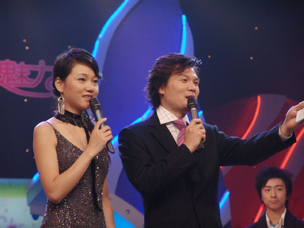 安徽台一姐周群台下好嚣张,安徽台一姐周群艺术照