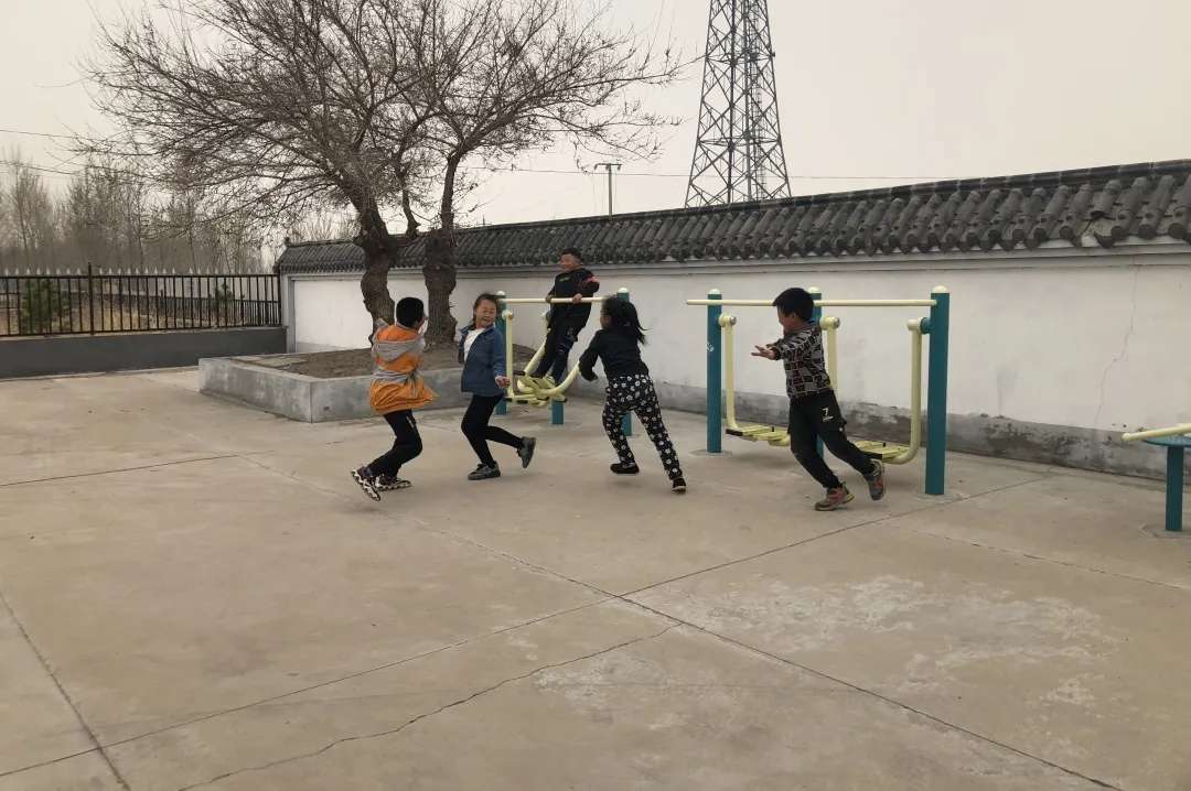 下乡助力老区摘穷帽,蹲点摘穷帽