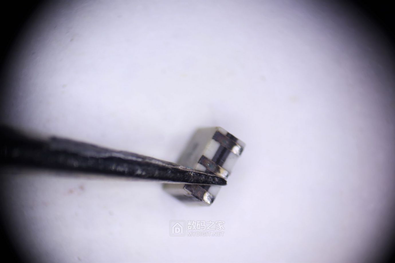 微观拆解：陶瓷滤波器和一个有源晶振，原理介绍及部件解析