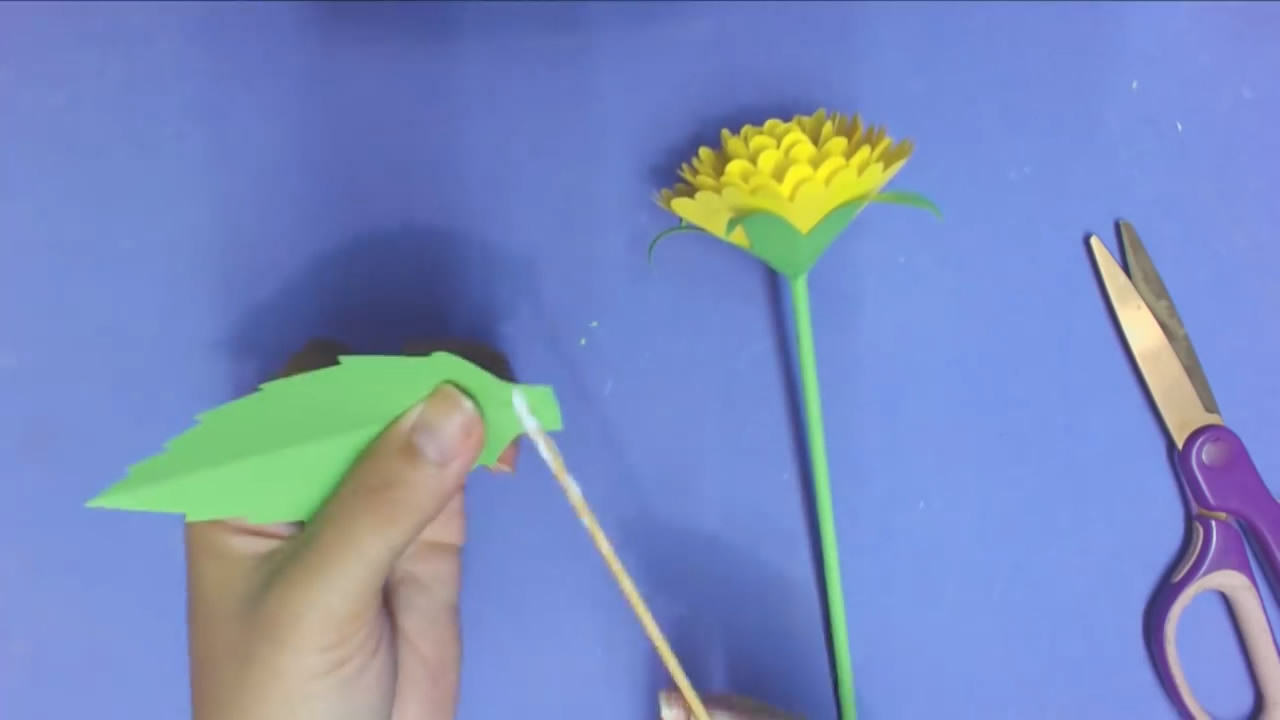 送给妈妈的用剪纸做的花朵手工,剪纸花朵制作教程步骤图解